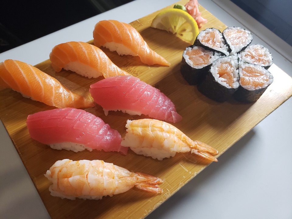 Assorted combo sushi